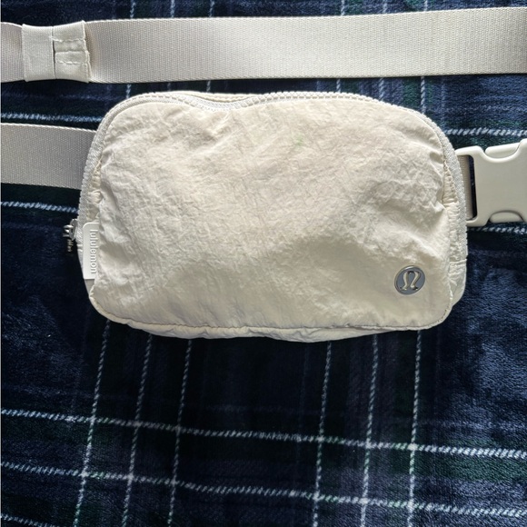 Lululemon Cream Everywhere Belt Bag - Picture 2 of 7